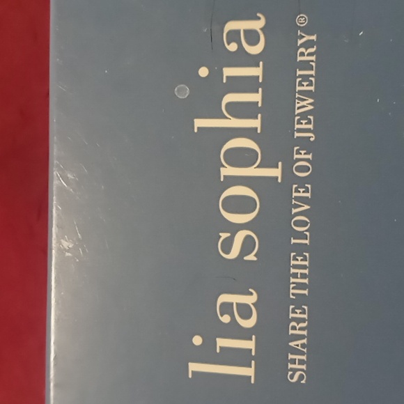 Lia Sophia floating heart necklace with crystal heart silver tone chain. NWT - Picture 5 of 5